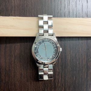 Translucent round watch